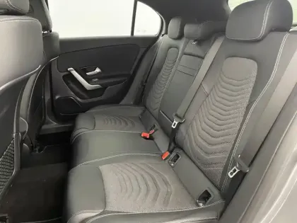 Photo 15 Mercedes Classe A  180 d 8G-DCT