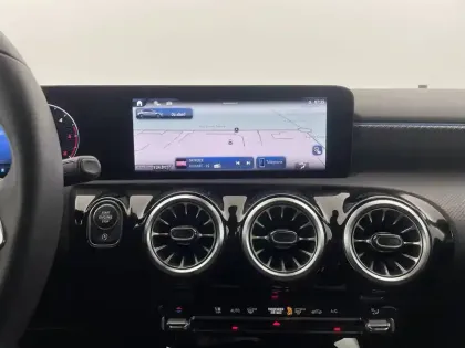 Photo 20 Mercedes Classe A  180 d 8G-DCT