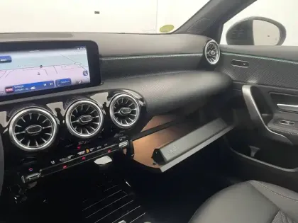 Photo 32 Mercedes Classe A  180 d 8G-DCT