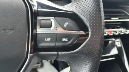 Photo 14 Peugeot 2008  Electrique 136 ch