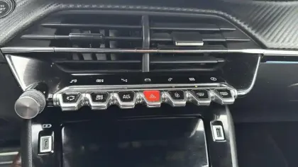 Photo 11 Peugeot 2008  Electrique 136 ch