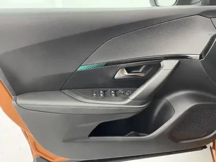 Photo 25 Peugeot 2008  Moteur électrique 136 ch