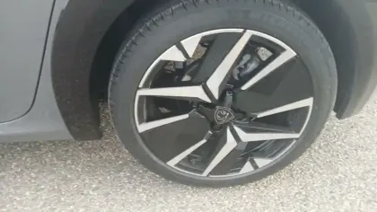 Photo 11 Peugeot 208  Hybrid 110 e-DCS6