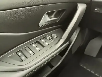 Photo 15 Peugeot 308  SW PHEV 180 e-EAT8