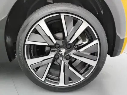 Photo 20 Peugeot 208  PureTech 100 S&S BVM6