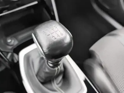 Photo 16 Peugeot 208  PureTech 100 S&S BVM6