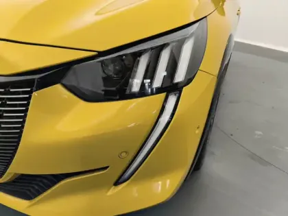 Photo 19 Peugeot 208  PureTech 100 S&S BVM6