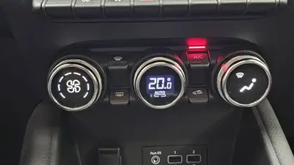 Photo 33 Renault Captur  TCe 140 EDC - 21B