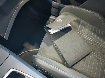 Photo 23 Peugeot 5008  Hybrid 136 e-DCS6