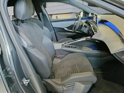 Photo 8 Peugeot 5008  Hybrid 136 e-DCS6