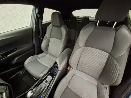 Photo 31 Toyota C-HR  Hybride 2.0L