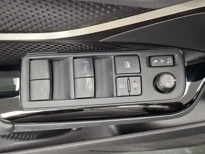 Photo 32 Toyota C-HR  Hybride 2.0L