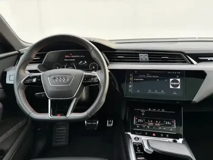 Photo 14 Audi Q8 E-Tron  Sportback 55 408 ch 114 kWh Quattro