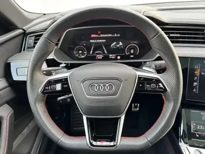 Photo 15 Audi Q8 E-Tron  Sportback 55 408 ch 114 kWh Quattro