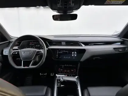 Photo 13 Audi Q8 E-Tron  Sportback 55 408 ch 114 kWh Quattro