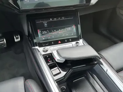 Photo 25 Audi Q8 E-Tron  Sportback 55 408 ch 114 kWh Quattro