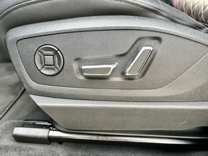 Photo 19 Audi Q8 E-Tron  Sportback 55 408 ch 114 kWh Quattro