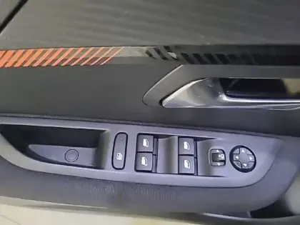 Photo 30 Peugeot 208  Electrique 50 kWh 136ch