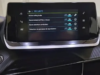 Photo 21 Peugeot 208  Electrique 50 kWh 136ch