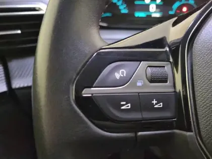 Photo 27 Peugeot 208  Electrique 50 kWh 136ch