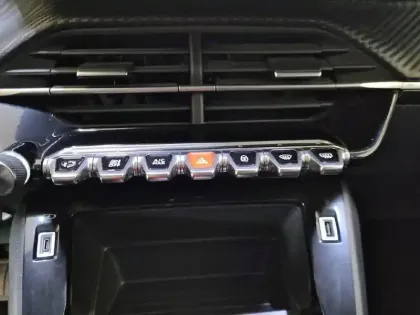 Photo 24 Peugeot 208  Electrique 50 kWh 136ch