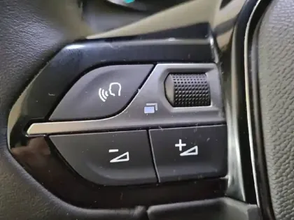 Photo 27 Peugeot 208  Electrique 50 kWh 136ch