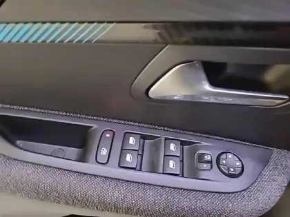 Photo 30 Peugeot 208  Electrique 50 kWh 136ch