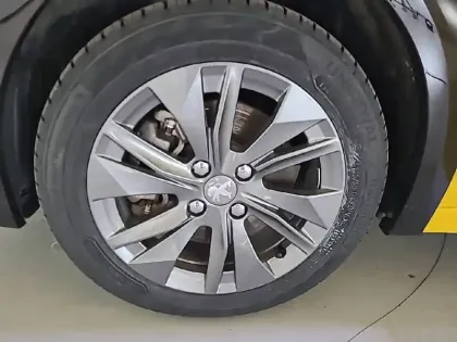 Photo 12 Peugeot 208  Electrique 50 kWh 136ch