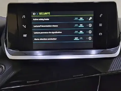 Photo 21 Peugeot 208  Electrique 50 kWh 136ch