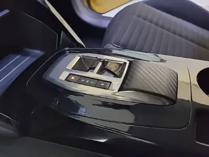 Photo 13 Peugeot 208  Electrique 50 kWh 136ch