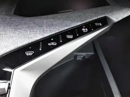 Photo 27 Peugeot 3008  Hybrid 136 e-DCS6