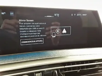 Photo 25 Peugeot 5008  Hybrid 136 e-DCS6