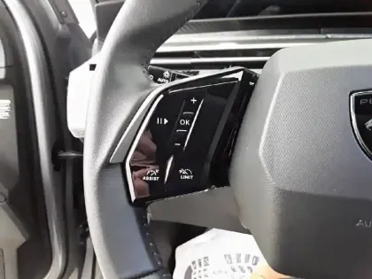 Photo 23 Peugeot 5008  Hybrid 136 e-DCS6