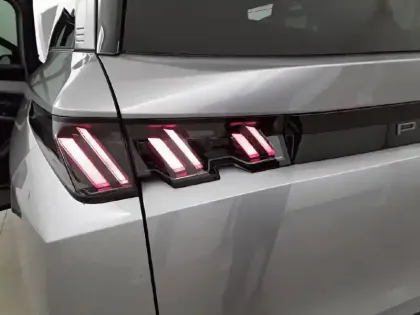 Photo 16 Peugeot 5008  Hybrid 136 e-DCS6