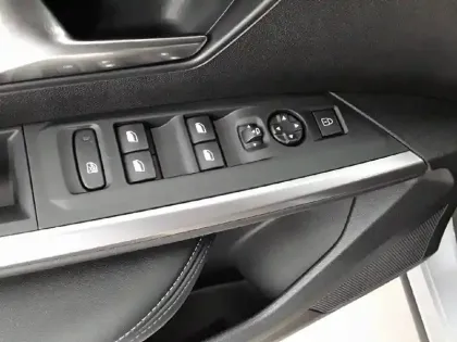 Photo 26 Peugeot 5008  Hybrid 136 e-DCS6