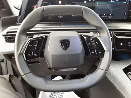 Photo 8 Peugeot 5008  Hybrid 136 e-DCS6