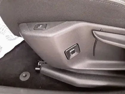 Photo 27 Peugeot 5008  Hybrid 136 e-DCS6