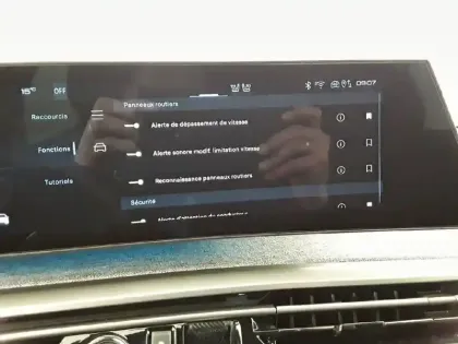 Photo 22 Peugeot 5008  Hybrid 136 e-DCS6