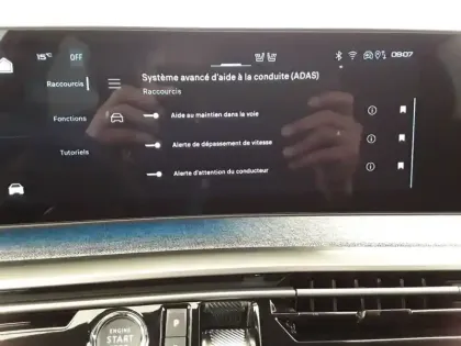 Photo 21 Peugeot 5008  Hybrid 136 e-DCS6