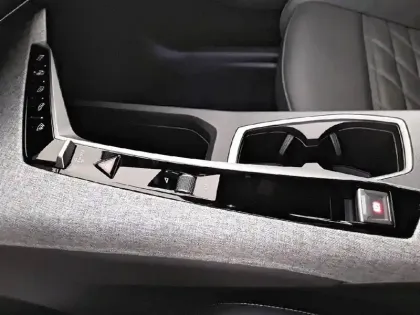 Photo 14 Peugeot 5008  Hybrid 136 e-DCS6