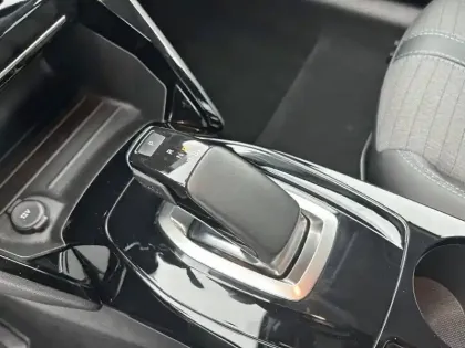 Photo 13 Peugeot 208  Electrique 50 kWh 136ch