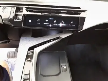 Photo 52 Peugeot 3008  Hybrid 136 e-DCS6