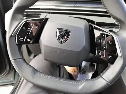 Photo 58 Peugeot 3008  Hybrid 136 e-DCS6