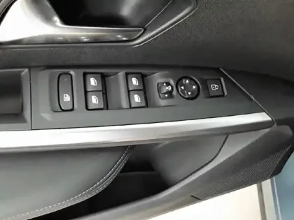 Photo 62 Peugeot 3008  Hybrid 136 e-DCS6