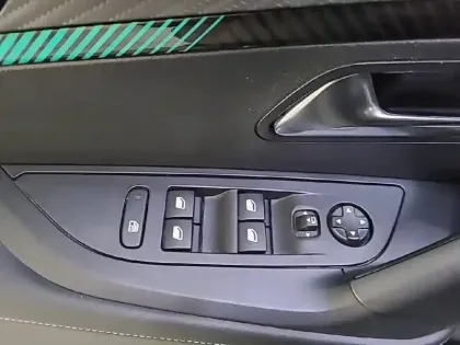 Photo 29 Peugeot 2008  BlueHDi 130 S&S EAT8