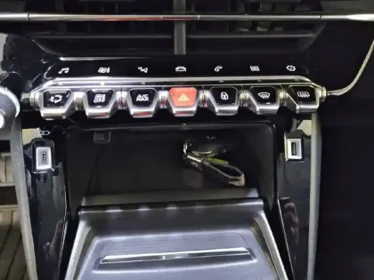 Photo 23 Peugeot 2008  BlueHDi 130 S&S EAT8