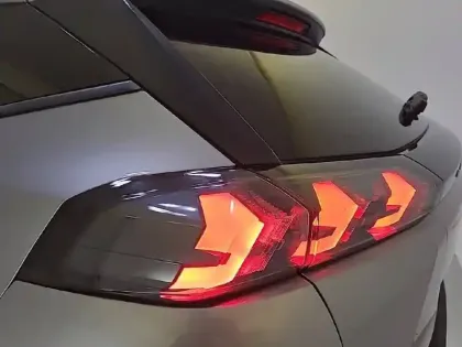 Photo 16 Peugeot 2008  BlueHDi 130 S&S EAT8