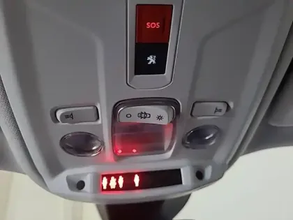 Photo 24 Peugeot 2008  BlueHDi 130 S&S EAT8