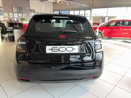 Photo 3 Fiat 600 e 54 kWh 156 ch