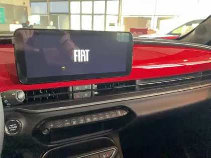 Photo 4 Fiat 600 e 54 kWh 156 ch